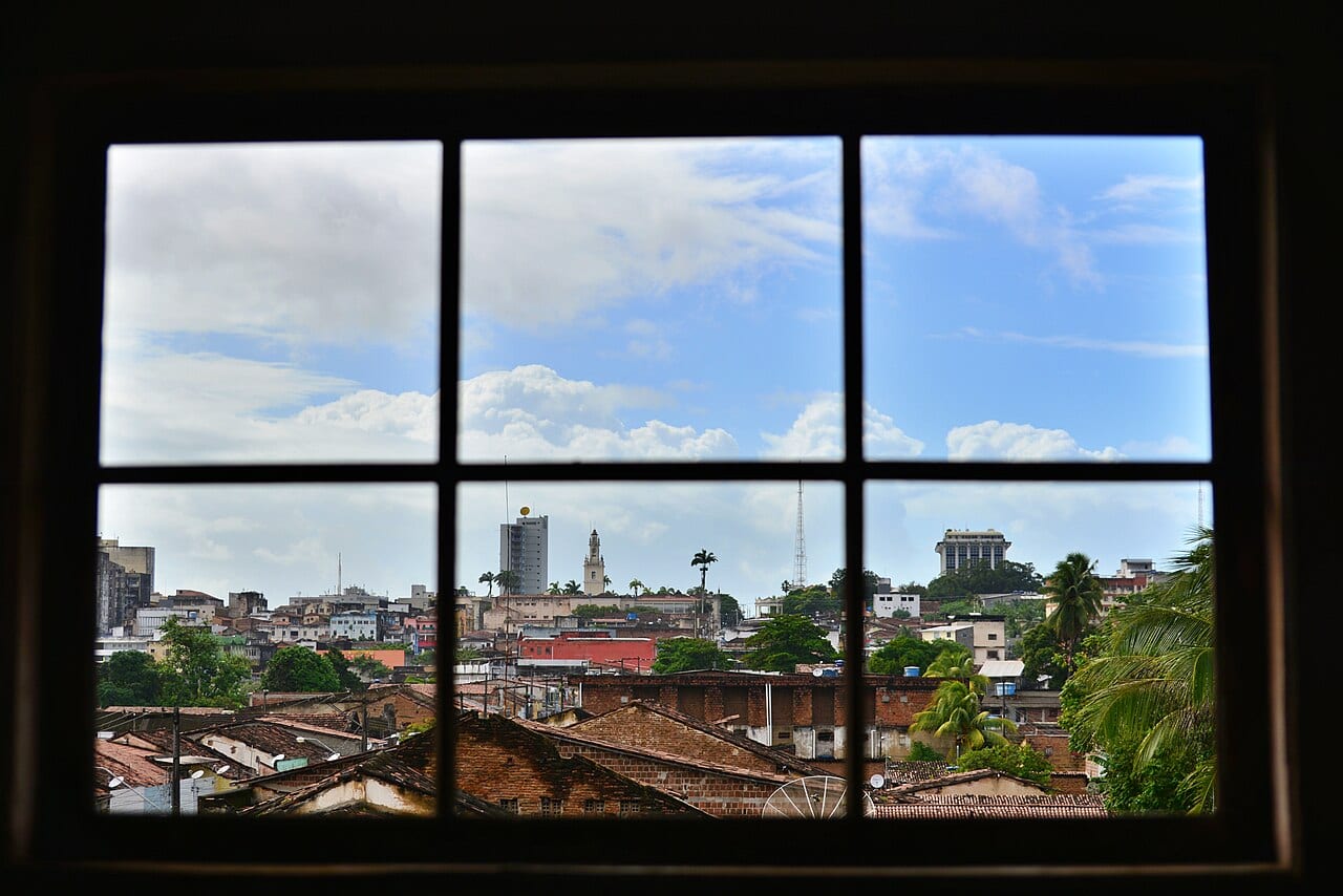 Centro Histórico de João Pessoa visto de uma janela